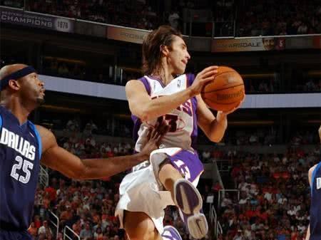 里昂官方：球队续约塔利亚菲科 新合同持续至2027年